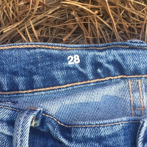 NWT Floral/Embroidered Gap Jeans - Picture 5 of 8